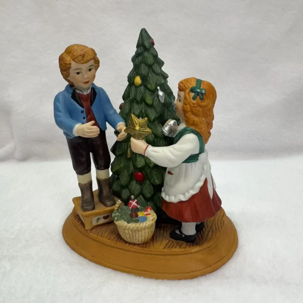 Keeping the Christmas Tradition 1982 Second Edition Christmas Memories Porcelain